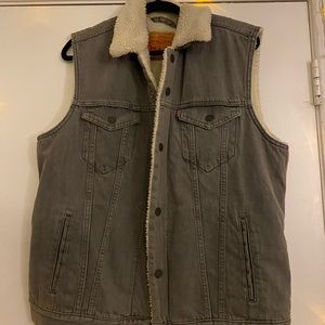 Levis’s Men’s Sherpa Vest